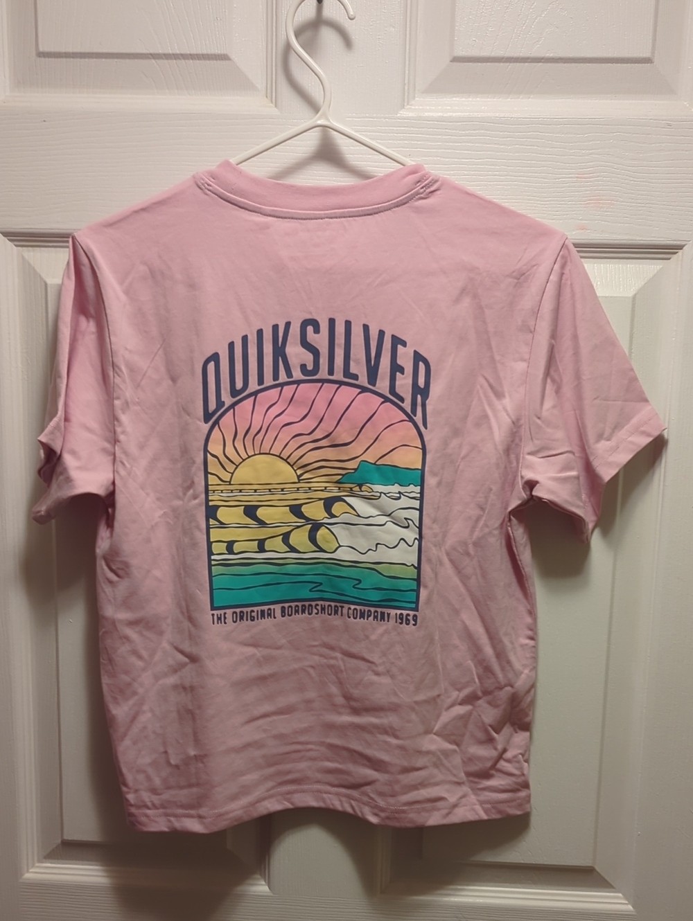 Quiksilver Men's Pink Graphic Tee - Sunset Surf Design